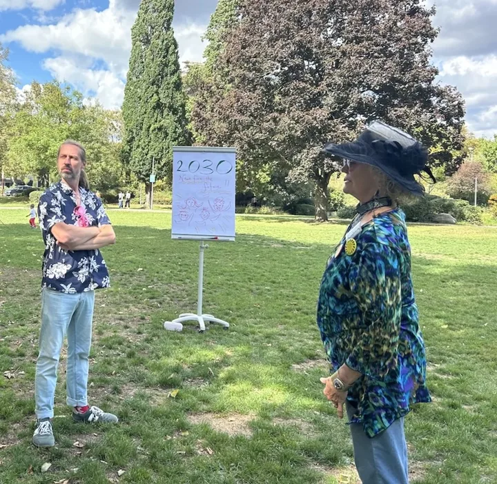 Matthias in conversation outdoors during a workshop break.
