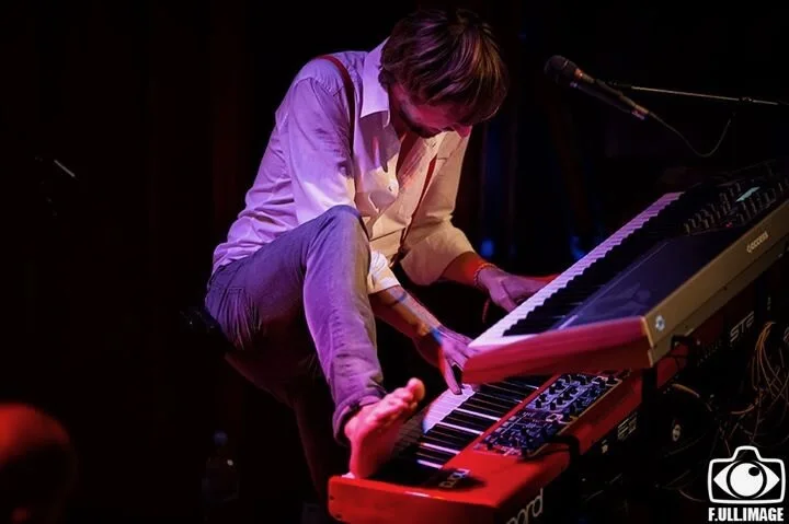 Matthias Orgler performing at a keyboard on stage; photograph by F.ULLIMAGE